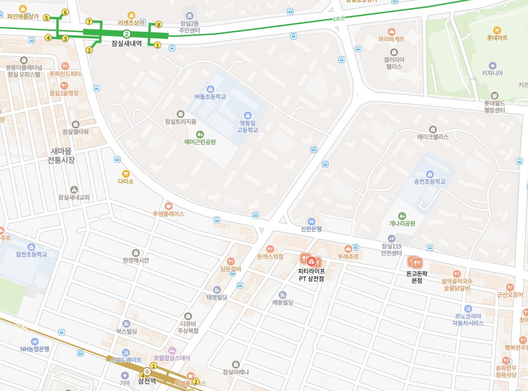 피티라이프 주변 지도. 북쪽에 잠실새내역, 남서쪽에 삼전역이 있고 센터는 신한은행 사거리 앞 청초수물회 · 안재식당 건물 2층에 있습니다.